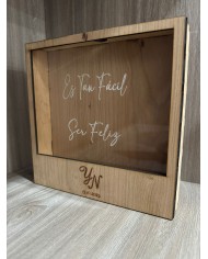 Percha infantil con pinza y nombre en metacrilato