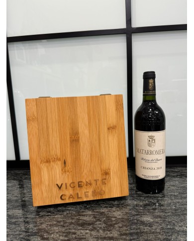 CAJA 2 COPAS DE VINO Y SACACORCHOS CON NOMBRE Y APELLIDO GRABADO CAJA 2 COPAS DE VINO Y SACACORCHOS CON NOMBRE Y APELLIDO GRABADO