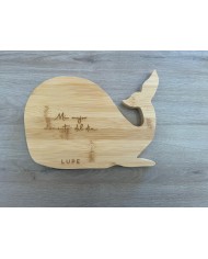 TABLA COCINA BALLENA CON FRASE “MI MEJOR MOMENTO DEL DÍA” Y NOMBRE