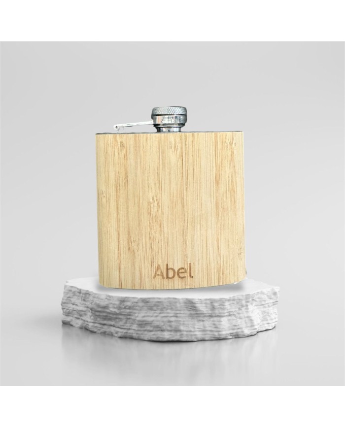 PETACA EN BAMBÚ CON NOMBRE GRABADO