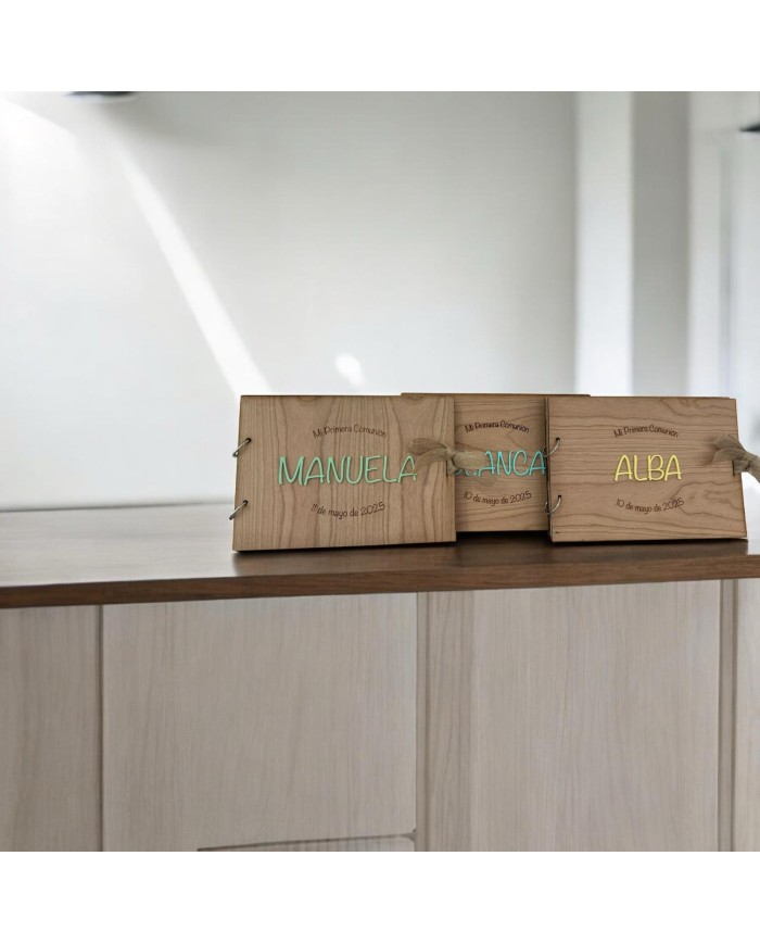 ALBUM COMUNION CON NOMBRE EN METACRILATO COLOR