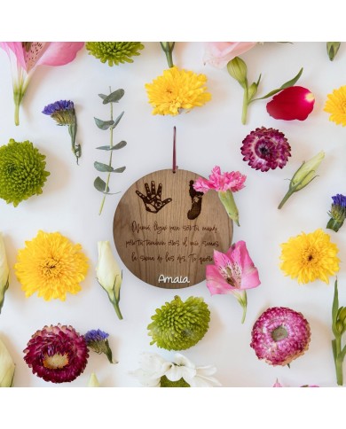 PLACA CARTEL DIA DE LA MADRE CON HUELLA DE MANO Y PIE DEL BEBÉ CON NOMBRE