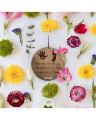 PLACA CARTEL DIA DE LA MADRE CON HUELLA DE MANO Y PIE DEL BEBÉ CON NOMBRE