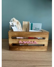 Caja madera pequeña con nombre en metacrilato