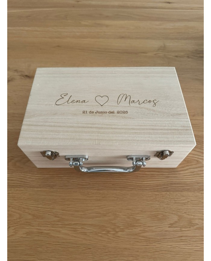 CAJA MALETIN BODA JUST MARRIED CON 2 NOMBRES Y FECHA