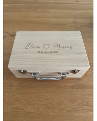 CAJA MALETIN BODA JUST MARRIED CON 2 NOMBRES Y FECHA