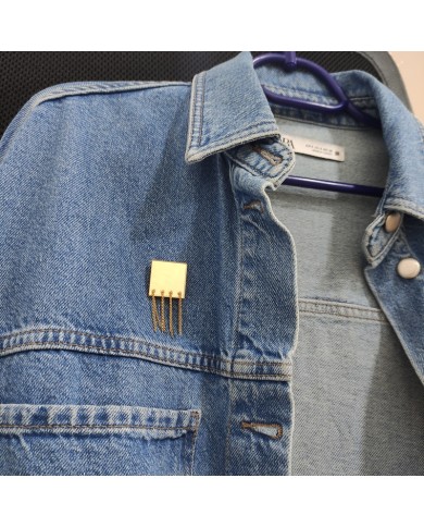 Pin Cuadrado con Cadenas