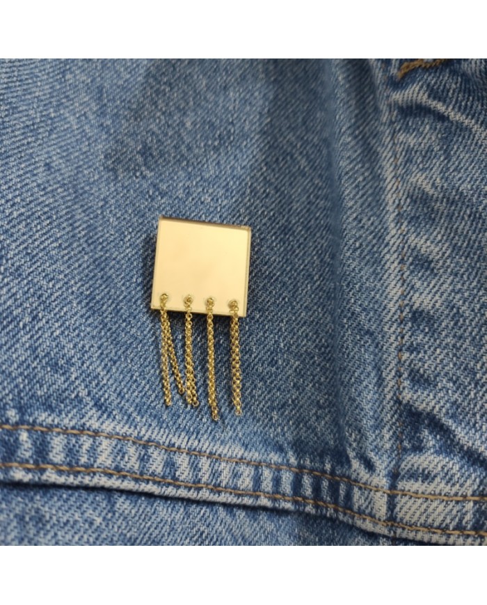 Pin Cuadrado con Cadenas