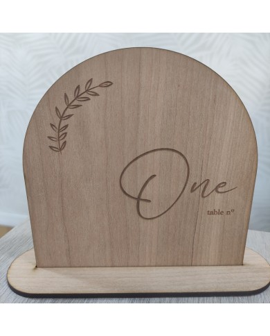 Mesero de madera grabada con Número