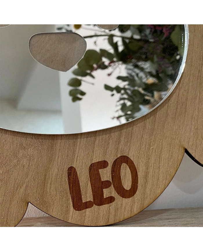 Espejo de León con Nombre