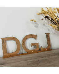 Cuelgallaves Familiar con Tres Iniciales y Tres Nombres